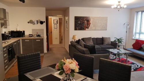 Castlefield Apartment | Luxury 2 bed Apt with Free Wi-Fi & Parking