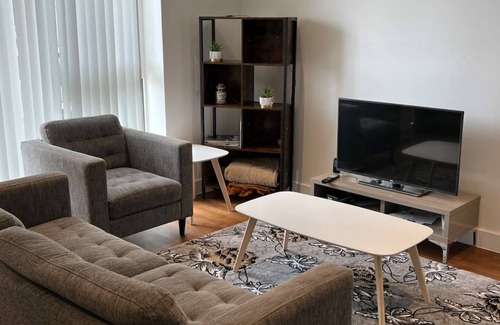 Woolwich Apartment | Luxury 2-Bed High-rise Apartment with beautiful view near Excel, &O2. Next to CR