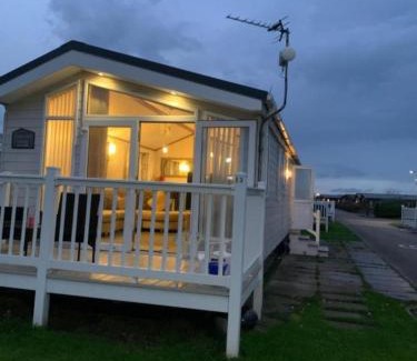 St George House | luxury 2 bed lodge sleeps up to 6, free parking, Wi-Fi, E3 Whitehouse leisure park towyn