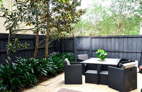 Prahran Apartment | Luxury 2-bed unit with courtyard, in central Prahran