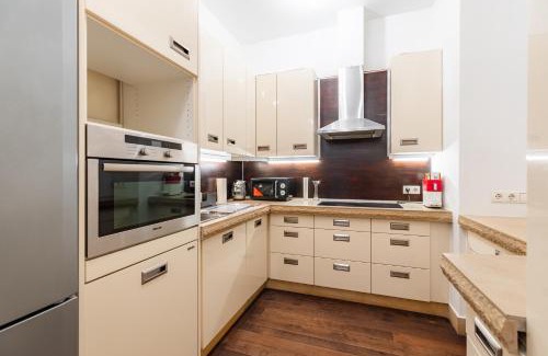 Funfhaus Apartment | Luxury 2 bedroom apartment with king-size beds
