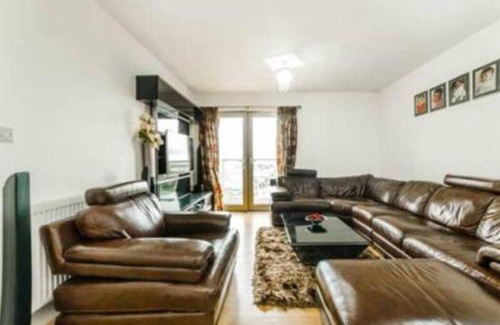 Woodberry Down Apartment | Luxury 2 bedroom apartment in Central London with free Parking