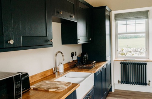 Forres Cottage | Luxury 2 Bedroom Countryside Cottage Close to the Beach.