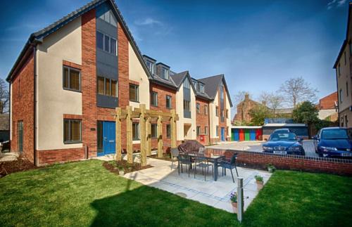 Norwich Apartment | Luxury 2 bedroom Flat with Parking and 2 bathrooms