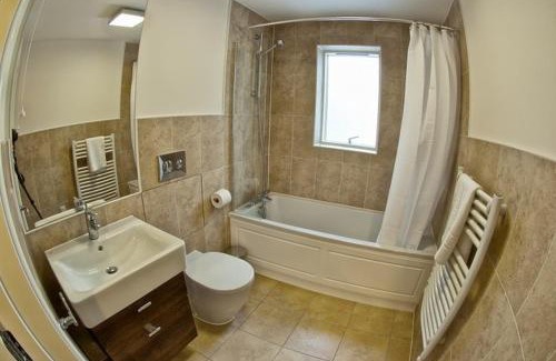 Norwich Apartment | Luxury 2 bedroom Flat with Parking and 2 bathrooms