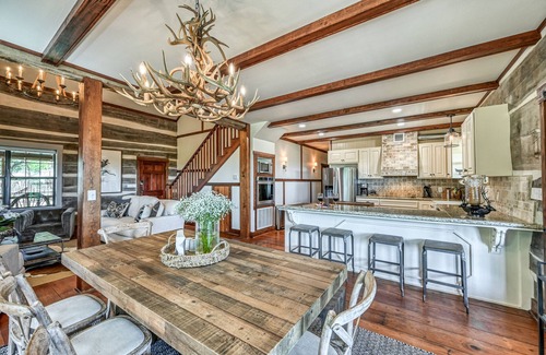 Fredericksburg House | Luxury 23-ac Ranch Hot Tub and Hill Country Views!