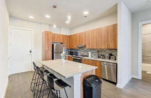 Fort Worth Apartment | Luxury 2BD Condo with Pool & Gym