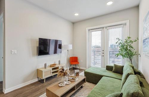 Fort Worth Apartment | Luxury 2BD Condo with Pool & Gym