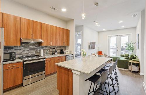 Fort Worth Apartment | Luxury 2BD Condo with Pool & Gym