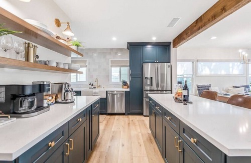 Huntington Beach House | LUXURY 2bdrm Townhome- Close2️⃣Beach & Main St! E-bikes! Pet friendly!