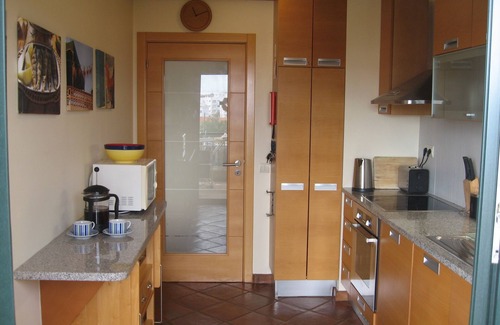 Burgau Apartment | Luxury 2Bed 2Bath Apart, large Veranda, A/C, Wi-Fi, Pool, 5 mins to BURGAU Beach