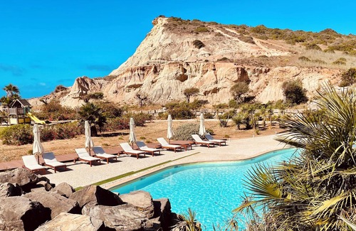 Burgau Apartment | Luxury 2Bed 2Bath Apart, large Veranda, A/C, Wi-Fi, Pool, 5 mins to BURGAU Beach