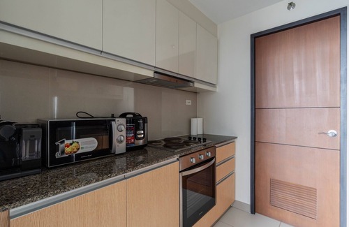 Bonifacio Global City Apartment | Luxury 2BR Gem in One Uptown, bgc