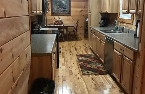 Vein Mountain Cabin | Luxury 3/2 Log Cabin/Fast WiFi