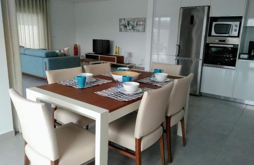 Famalicao Villa | Luxury 3 bedroom villa for rent near Nazaré with private salt pool