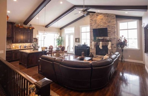 Herriman House | Luxury 3000 sf custom home with deck & hottub, large master suite and gym.