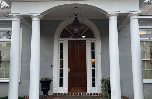 Natchez House | Luxury 3BD/3BA home in Elgin Estates neighborhood