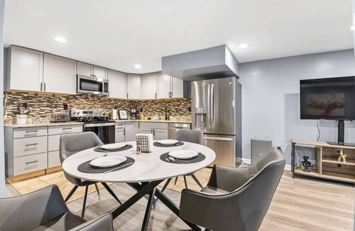 Washington Park Apartment | Luxury 3BR | Free Parking | Boston | ROKU TV