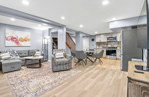 Washington Park Apartment | Luxury 3BR | Free Parking | Boston | ROKU TV