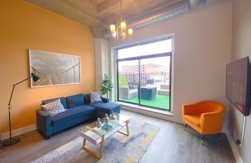 Near South Side Apartment | Luxury 3BR Spacious Suite Sleeps 8 Guests with Patio, Skyline View, Optional Parking and Gym Access Near McCormick Place and Lakefront