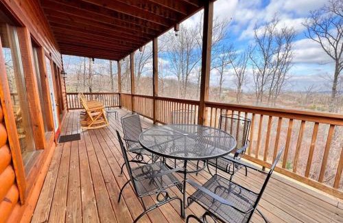 Chalet Village North House | * *Luxury 4 Bdrms, Views, Theater, Arcade, Firepit