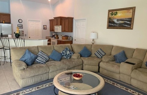 Braden River Villa | Luxury 4-bed home with private heated pool & hot-tub situated in Tara G&C Club