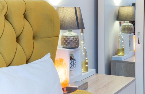 Seisdon House | Luxury 4 bed house with Jacuzzi, we take deposits