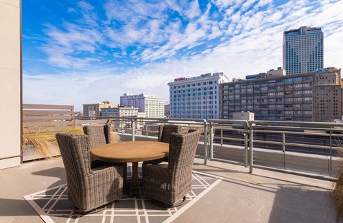 Central Business District Apartment | Luxury 4 bedroom Condo Short Walk to Bourbon Street
