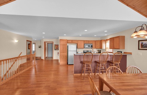 Rome Condo | Luxury 4 bedroom Condo on Lake Arrowhead Lakes course, 1 mile to Sand Valley