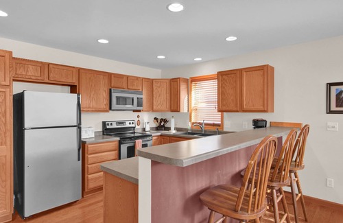 Rome Condo | Luxury 4 bedroom Condo on Lake Arrowhead Lakes course, 1 mile to Sand Valley