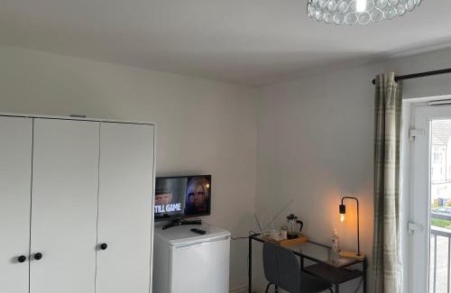 West Thurrock House | Luxury 4 Large Bedrooms West Thurrock Grays 3 bathrooms 1 en suite Netflix Free Parking