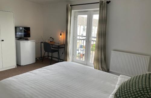 West Thurrock House | Luxury 4 Large Bedrooms West Thurrock Grays 3 bathrooms 1 en suite Netflix Free Parking