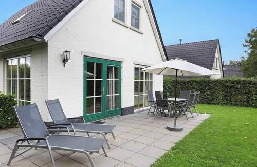 Municipality of Valkenburg aan de Geul Villa | Luxury 4-person villa in the holiday park Landal Kasteeldomein De Cauberg