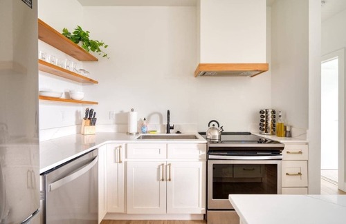 Humboldt Apartment | Luxury 4BR Sleeps 8 Near Food & Culture