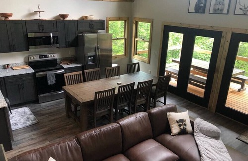 Campton Cabin | Luxury 5 Cabins in Red River Gorge Hot Tubs, Wi-Fi