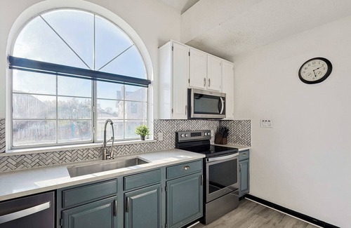 Dallas House | Luxury 5Br 2 5 Bath Villa with Pool