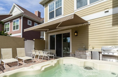 Crestwynd Bay House | Luxury 5BR Family Mansion Private Hot Tub & BBQ!