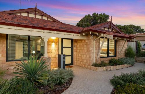 Kinross Villa | Luxury 5br villa with pool