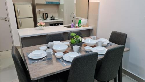 Kuala Lumpur Apartment | Luxury 5STAR 2Room Resort Suite Mid Valley Sunway Kuala Lumpur by Stayz Suites