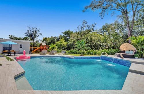 Plantation House | Luxury 7 Br Home w Pool Gameroom Soccer Field