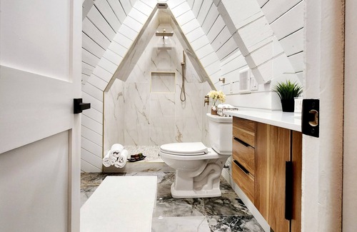 Ruby Cabin | LUXURY A- FRAME CABIN LAKE VIEW