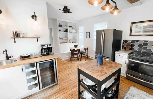 Chester House | Luxury Accomodation, Footsteps from the Ocean.n