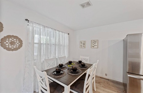 S Y Jackson House | Luxury Adobe Townhouse w/Complimentary Breakfast