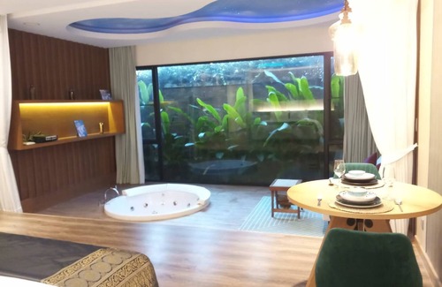 Chiang Mai Condo | Luxury Amazing Jacuzzi Suite