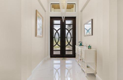 Pelican House | Luxury and Opulence - Gulf Access, Heated Pool & Spa, Custom Outdoor Kitchen - Villa Sunseeker