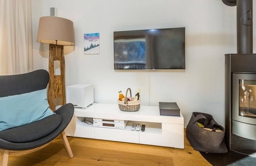 Grimentz Ski Chalet | Luxury Apartment, 3 Bedrooms with Jacuzzi Chalet Rahas A Grimentz - By Mrs Miggins