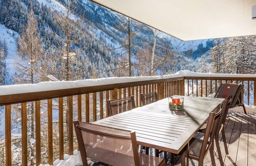Grimentz Ski Chalet | Luxury Apartment, 3 Bedrooms with Jacuzzi Chalet Rahas A Grimentz - By Mrs Miggins
