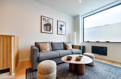 Saint-Mande Apartment | Luxury Apartment 3BR with Spacious TV Room