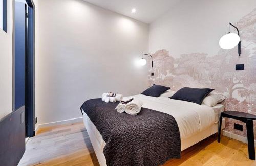 Saint-Mande Apartment | Luxury Apartment 3BR with Spacious TV Room