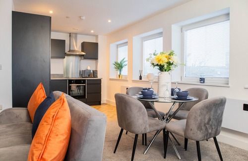 Waterloo Apartment | Luxury Apartment | FREE PARKING | Sleeps 5